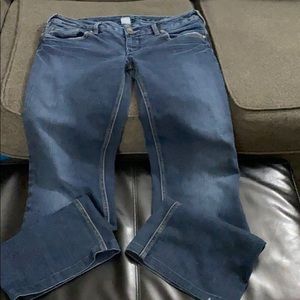 Women’s Silver Aiko jeans size 32/33 have stretch